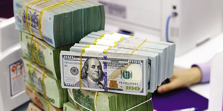 Doanh nghiệp bắt đầu “ngấm đòn” trước sức mạnh của đô la Mỹ