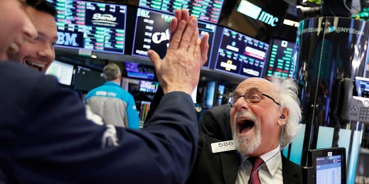 Chứng khoán Mỹ có phiên tích cực, Dow Jones tăng gần 300 điểm